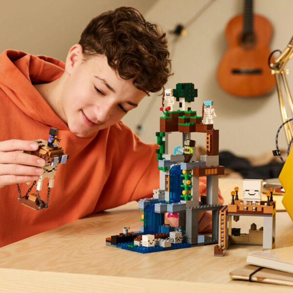 LEGO Minecraft - Stație de mobi Ghast 21597, 754 piese