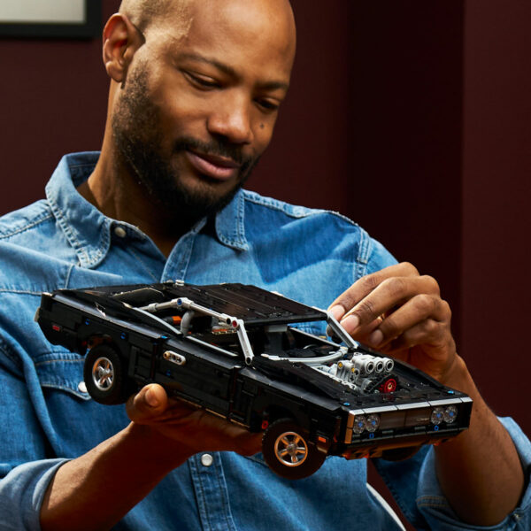 42231-lego-technic-3 LEGO Technic - Mașina Dodge Charger R/T din Fast and Furious 42231, 1516 piese
