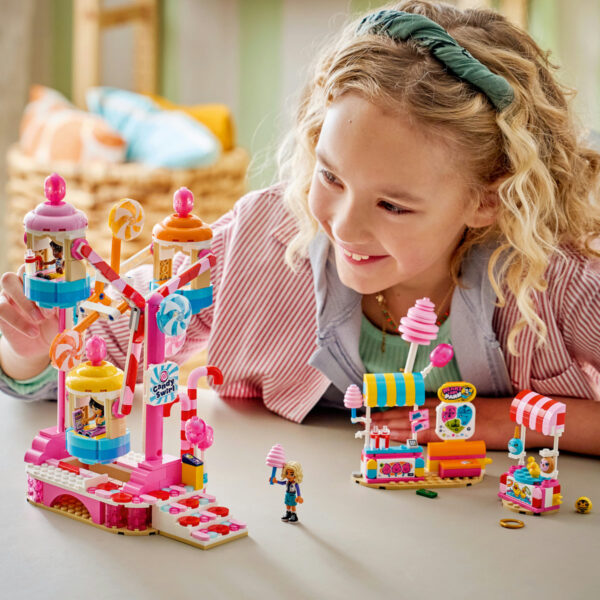 LEGO Friends - Roată Ferris cu bomboane și brioșe 42700, 602 piese