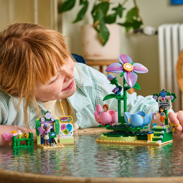 LEGO Friends - Floare rotitoare și ceașcă pentru zâne 42702, 321 piese