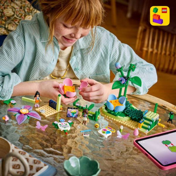 LEGO Friends - Floare rotitoare și ceașcă pentru zâne 42702, 321 piese