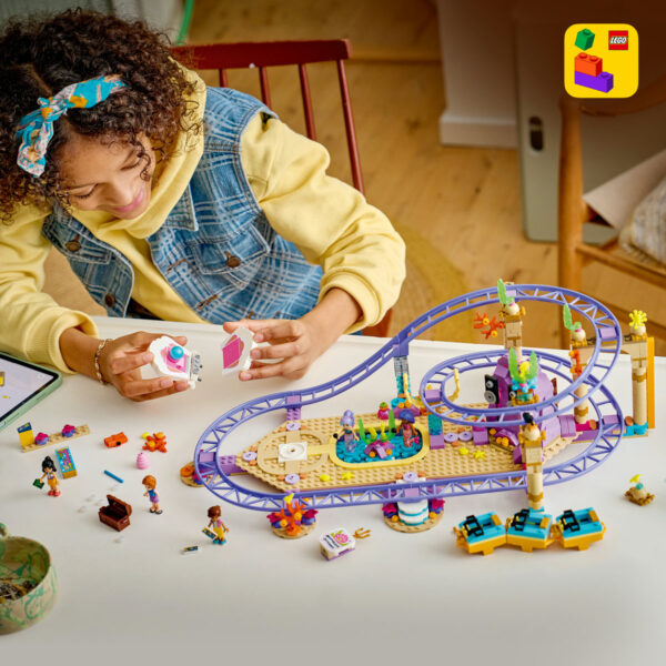 LEGO Friends - Roller-coaster cu sirene 42703, 864 piese
