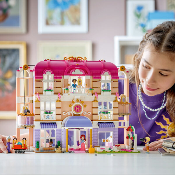 LEGO Friends - Grand Hotel din orașul Heartlake 42704, 1406 piese