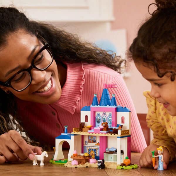 LEGO Disney - Castelul cu animăluțe al Cenușăresei 43283, 149 piese