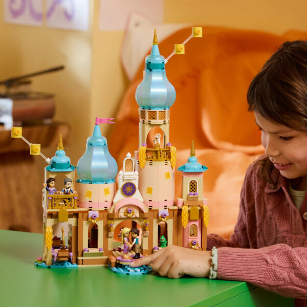 LEGO Disney - Castelul lui Rapunzel 43297, 676 piese