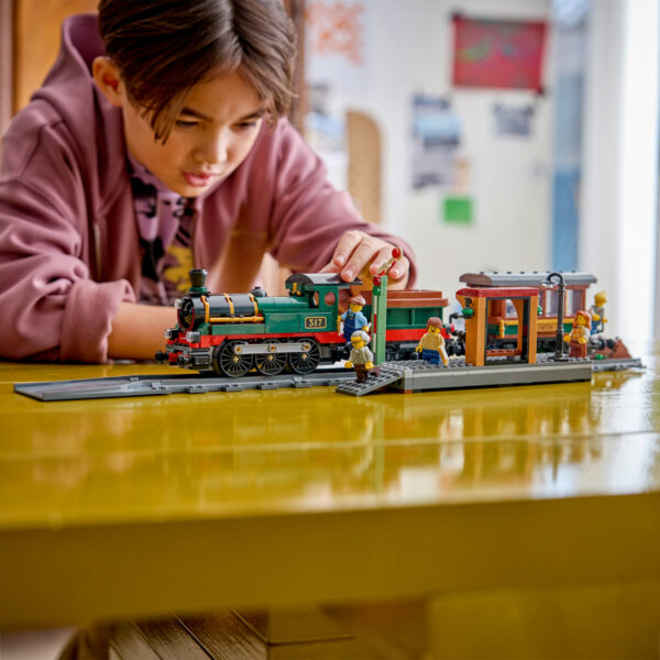 LEGO City - Tren cu aburi vintage 60511, 575 piese