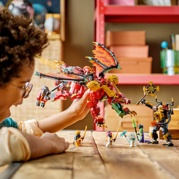 LEGO Ninjago - Robotul dragon transformator al lui Wyldfyre 71868, 821 piese