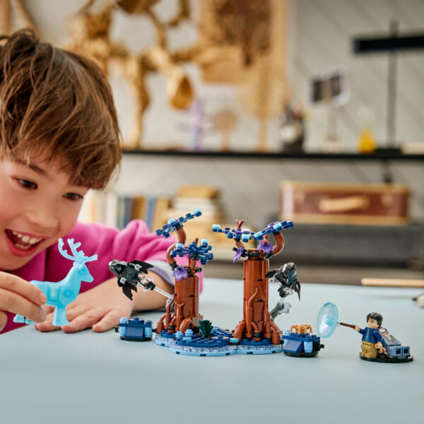 76475-lego-harry-potter-3 LEGO Harry Potter - Pădurea Interzisă: Expecto Patronum 76475, 244 piese