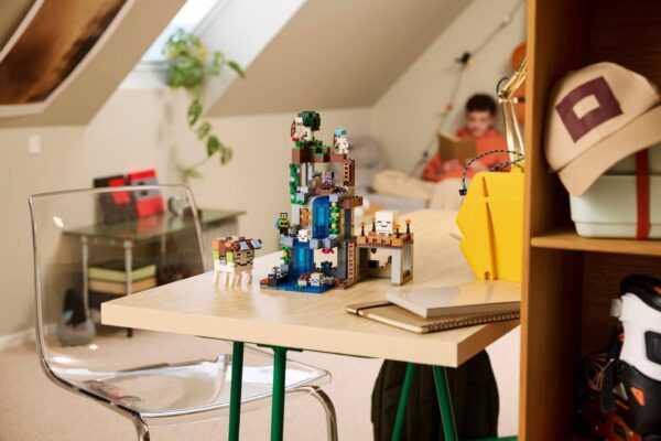 21597_Lifestyle_Envr Lego Minecraft 21597 - Stație de mobi Ghast, 754 piese