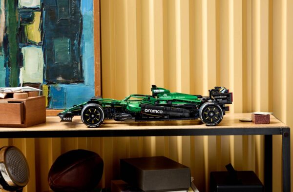 Lego Technic 42240 - Mașina F1® Aston Martin Aramco AMR25