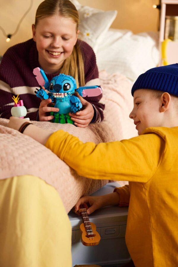 LEGO Disney 43296 - Stitch si Scrump