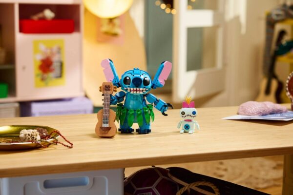 LEGO Disney 43296 - Stitch si Scrump