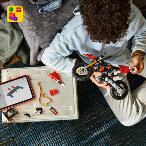 LEGO Technic - Motocicleta Ducati Desmo450 MX, versiunea de uzină 42238, 457 piese