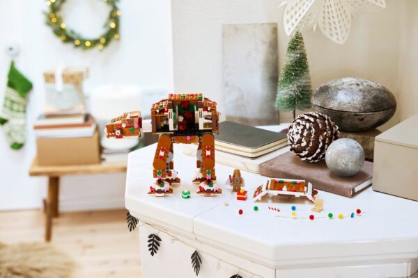 Lego Star Wars - Vehicul de lupta AT-AT cu aspect de turta dulce 40806, 697 piese
