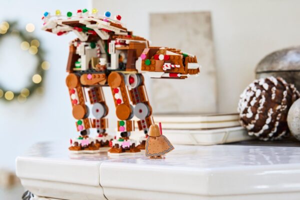 Lego Star Wars - Vehicul de lupta AT-AT cu aspect de turta dulce 40806, 697 piese