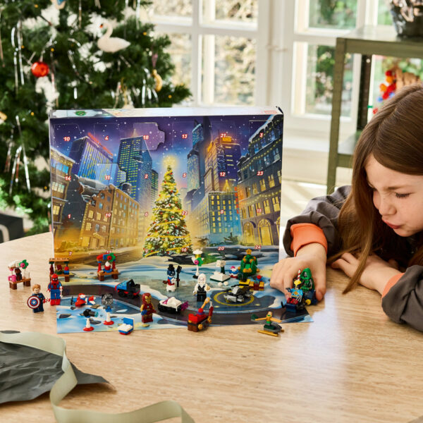 LEGO Marvel Super Heroes - LEGO Marvel Calendar de advent 2026 76340, 317 piese