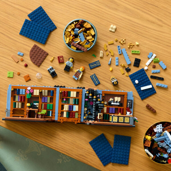 LEGO Icons (Creator Expert) - Librărie: Sanctuarul cărților 11379, 1690 piese