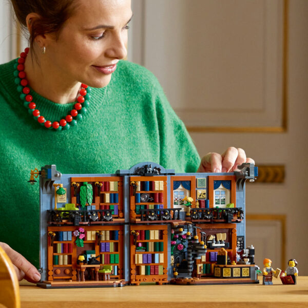 LEGO Icons (Creator Expert) - Librărie: Sanctuarul cărților 11379, 1690 piese